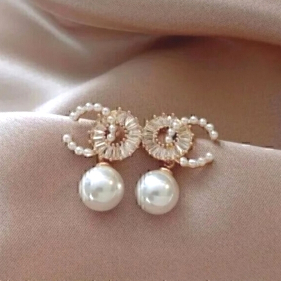 Stud Earrings Embellished With Imitation Pearl And Zircon Elegant - Picture 1 of 3